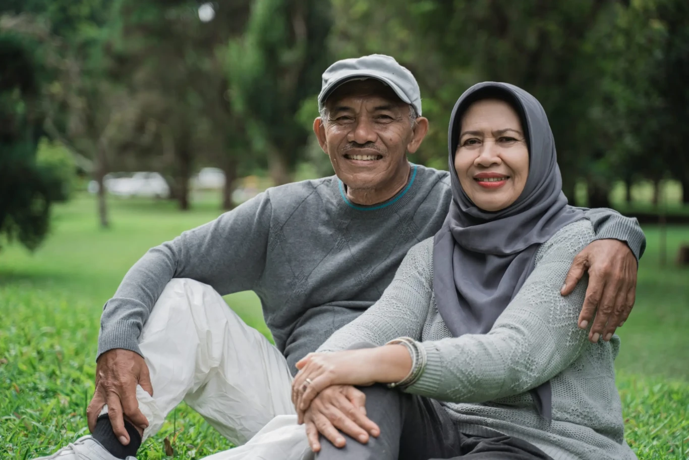 muslim-couple-park-smiling-scaled