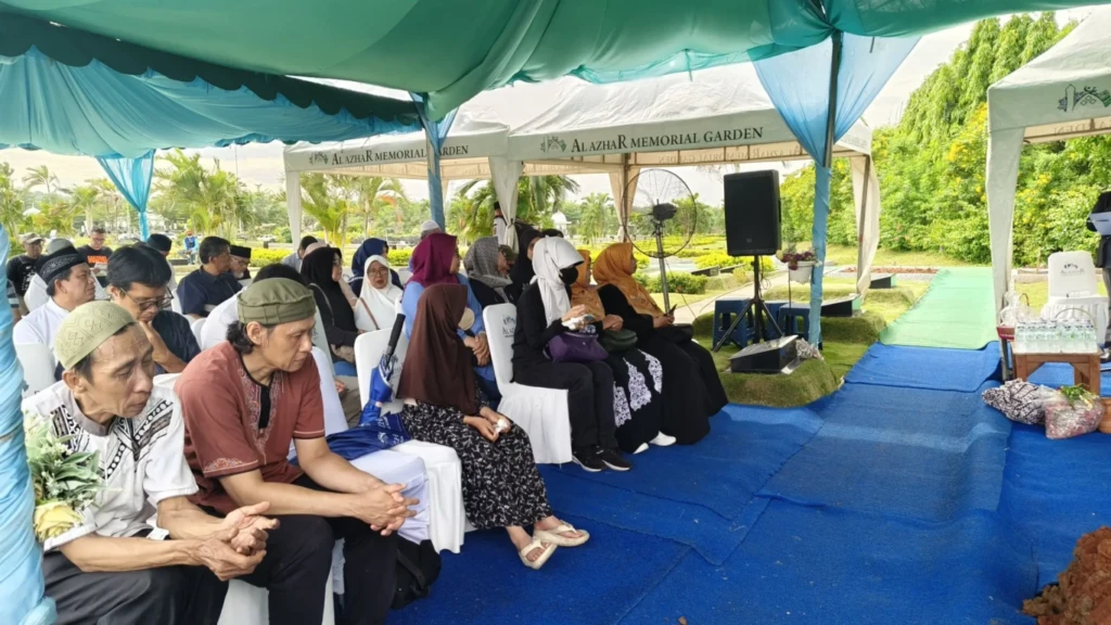 Ketika Air Menggenang di Liang Lahat, dan Allah Menunjukkan Tempat Kembali yang Lebih Tenang