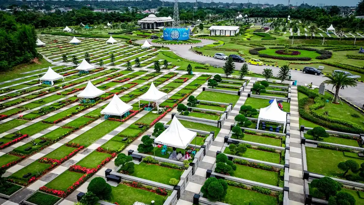 Al Azhar Memorial Garden pemakaman Muslim di Karawang
