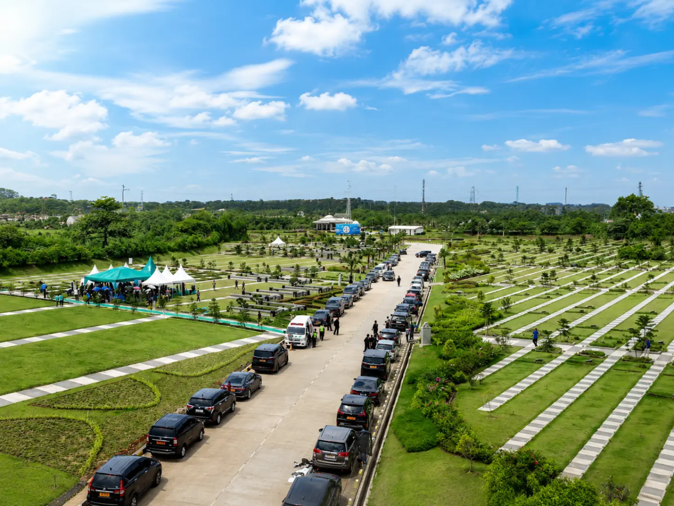 Area parkiran luas Al Azhar Memorial Garden