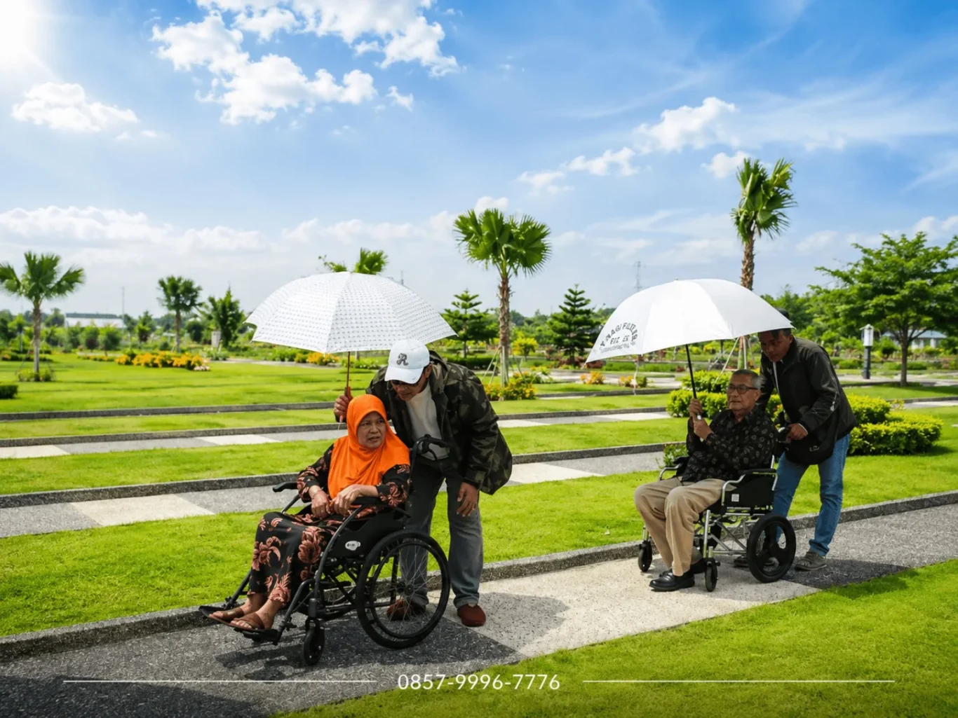 Konsumen kursi roda saat survei Al Azhar Memorial Garden