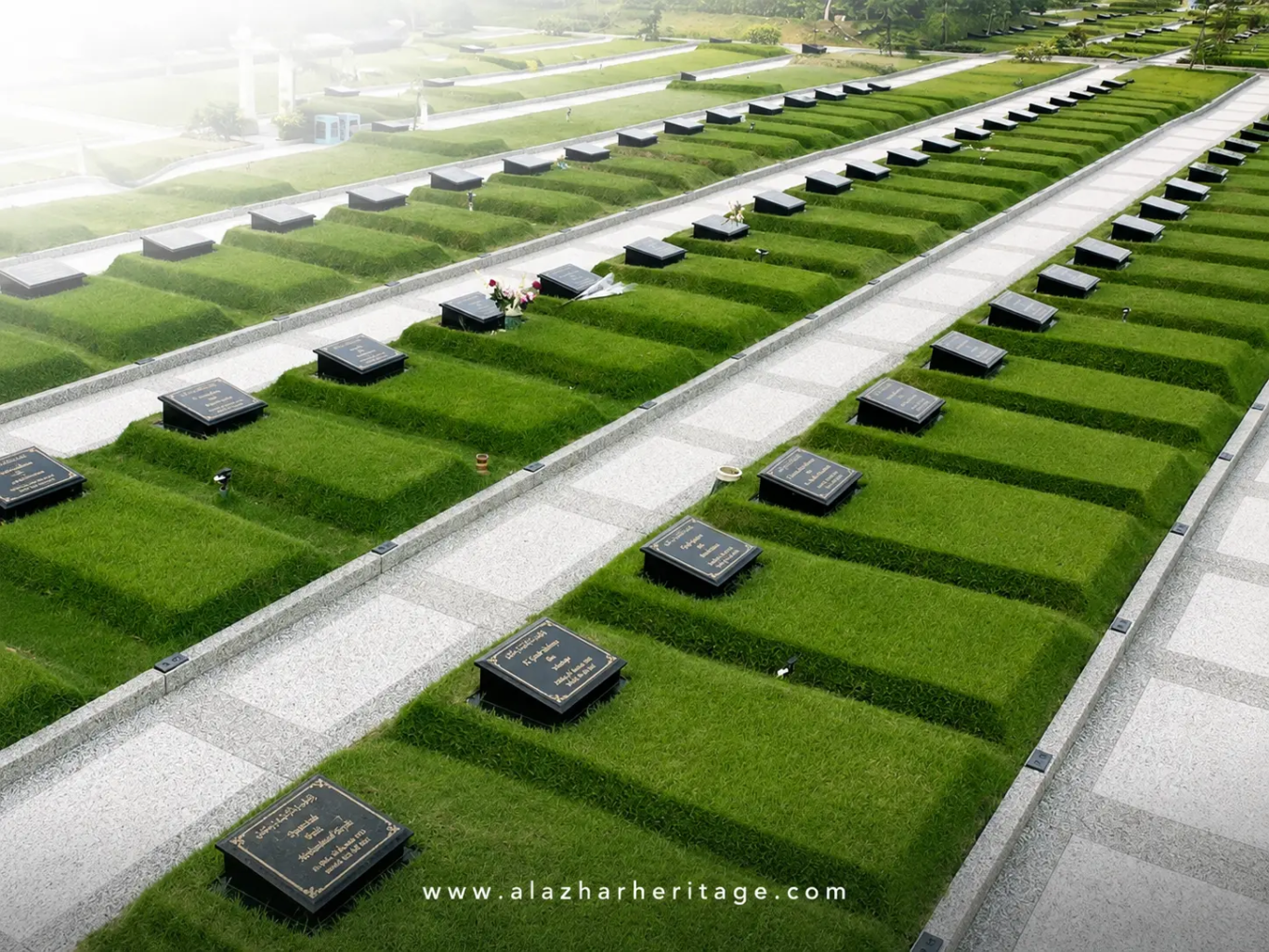 Barisan makam tipe Single Al Azhar Memorial Garden