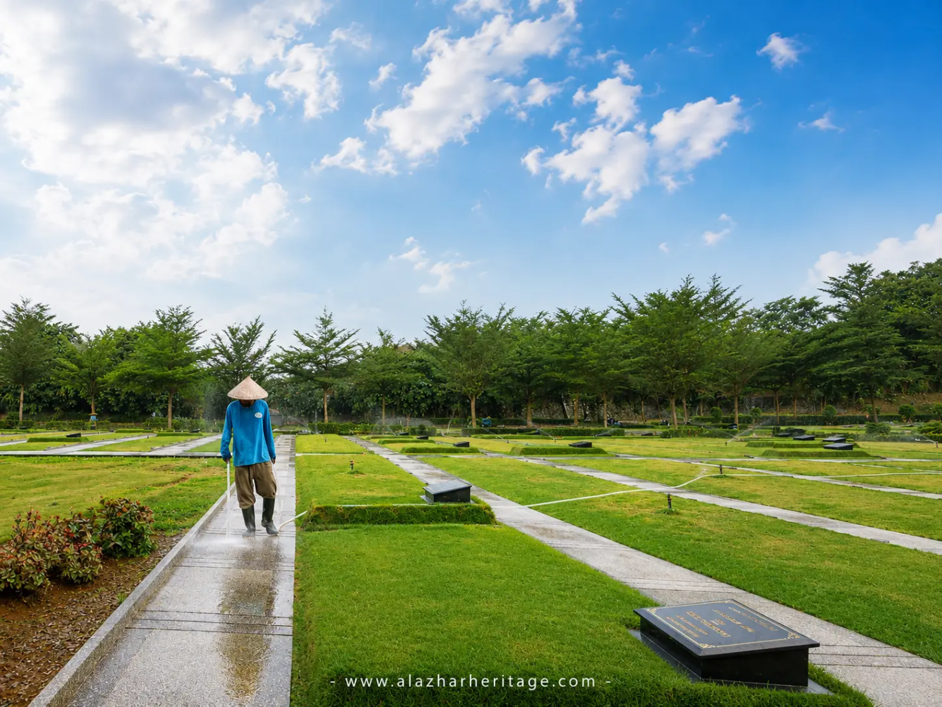 Penyiraman area makam Al Azhar Memorial Garden