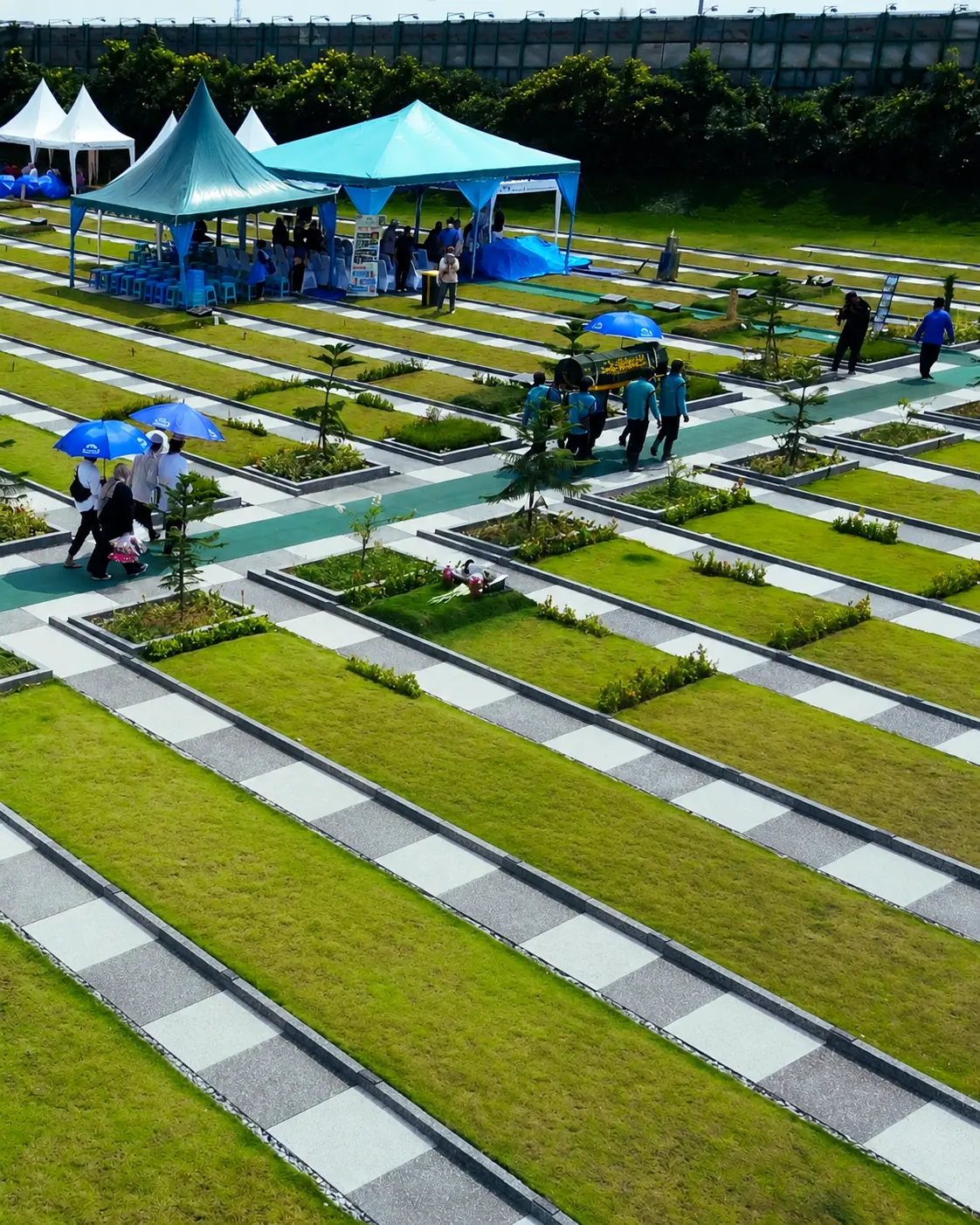 tenda-kursi-prosesi-pemakaman-view-walkway-taman