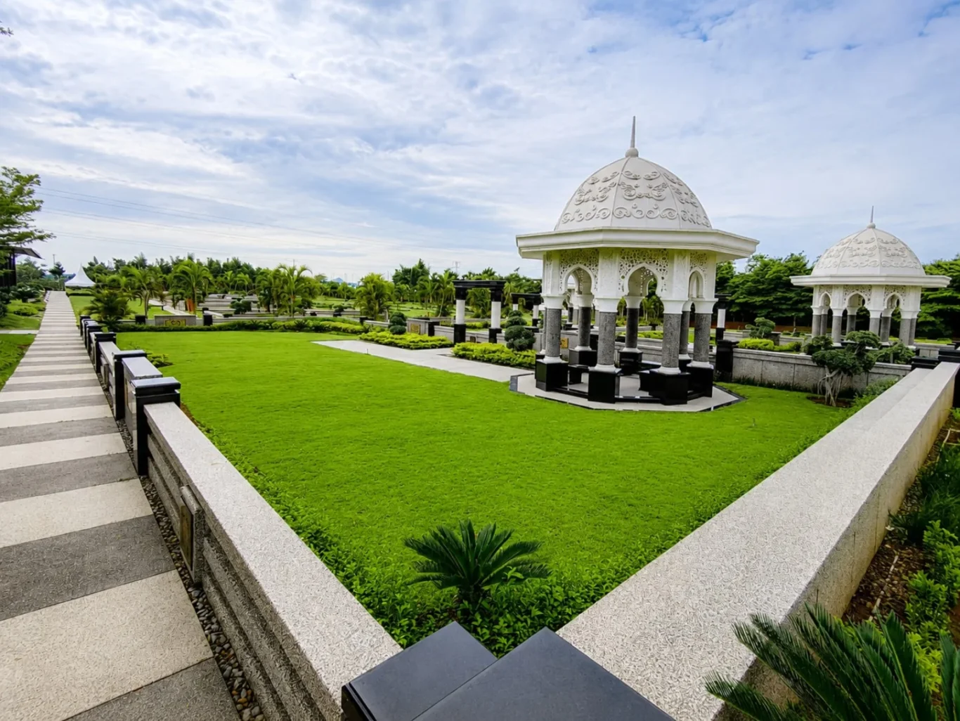 Royal Family AB Al Azhar Memorial Garden