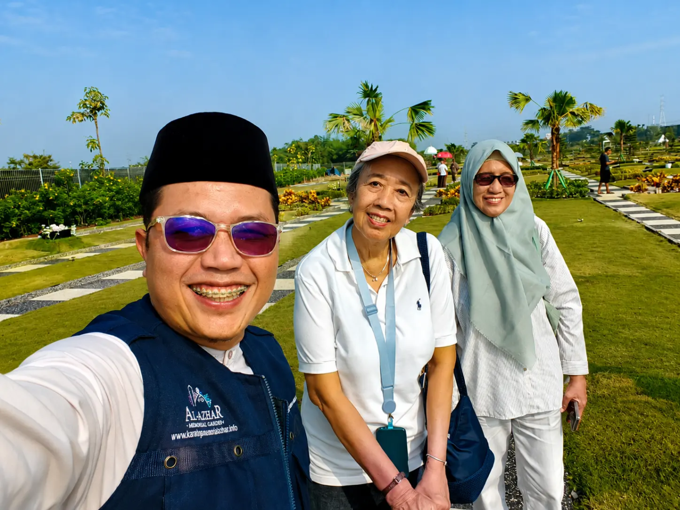 Konsumen setelah survei kavling Single Al Azhar Memorial Garden