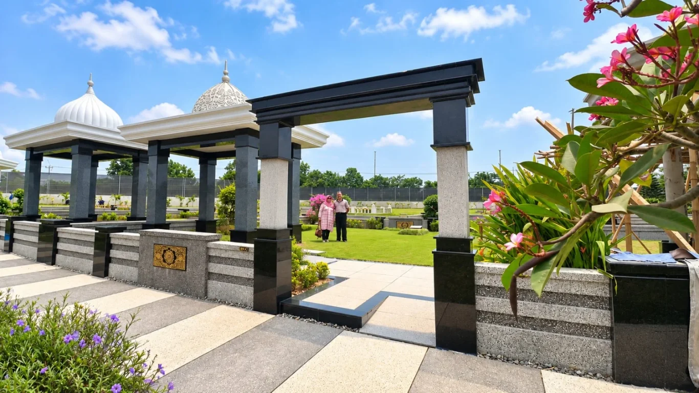 Bapak H Hento dan Ibu Hj Ellya survei kavling Royal Family C Al Azhar Memorial Garden