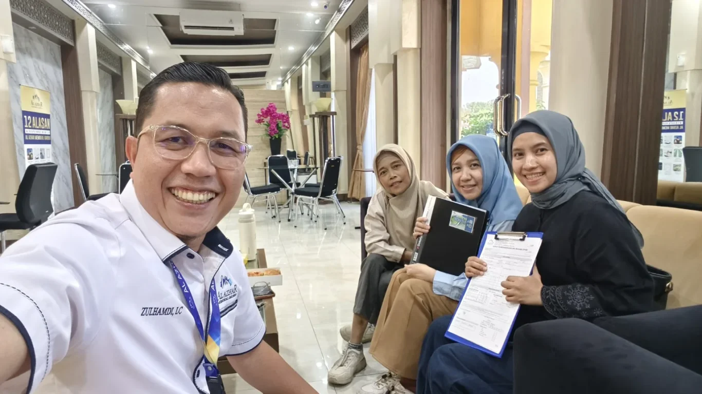Lounge pelayanan konsultasi dan pemesanan kavling makam Al Azhar Memorial Garden
