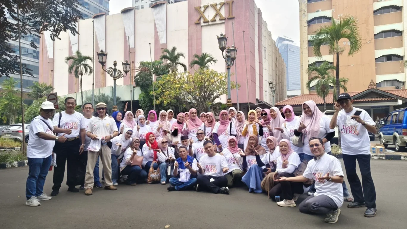 Memorial Partner Al Azhar Memorial Garden mengikuti nonton bareng Baby Udon di Hollywood XXI Jakarta