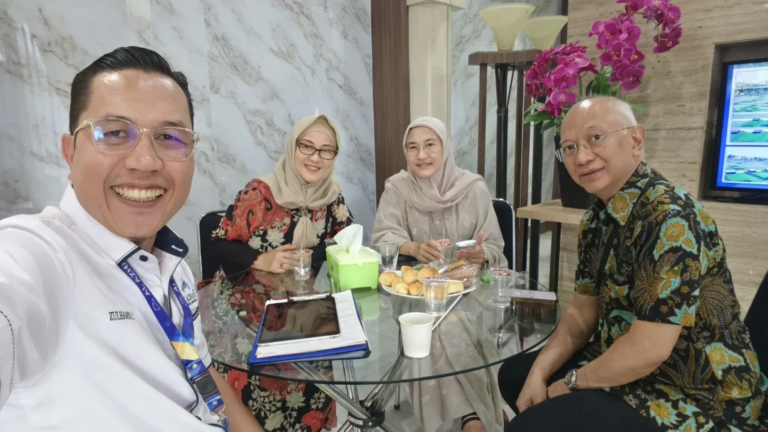 pak-agus-ibu-dwi-zulhamdi-survei-al-azhar-memorial-garden