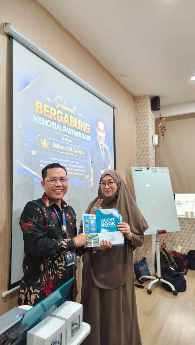Penyerahan Agent Book kepada Memorial Partner baru