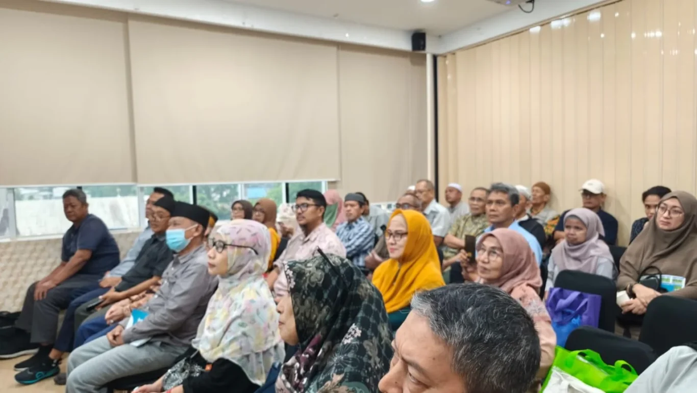 Peserta FGD Memorial Partner Group Zulhamdi mengikuti pembinaan
