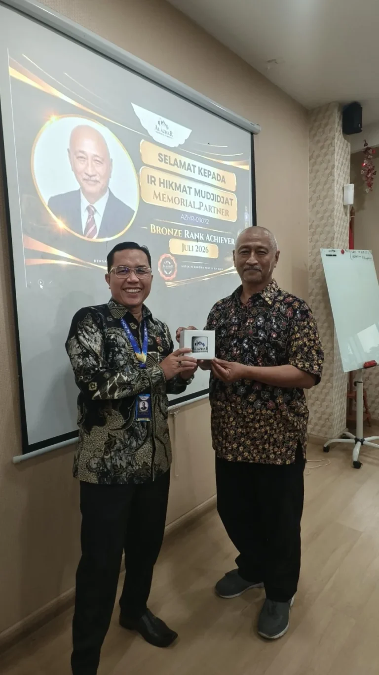 Pemberian reward New Bronze kepada Memorial Partner Hikmat Mudjidat