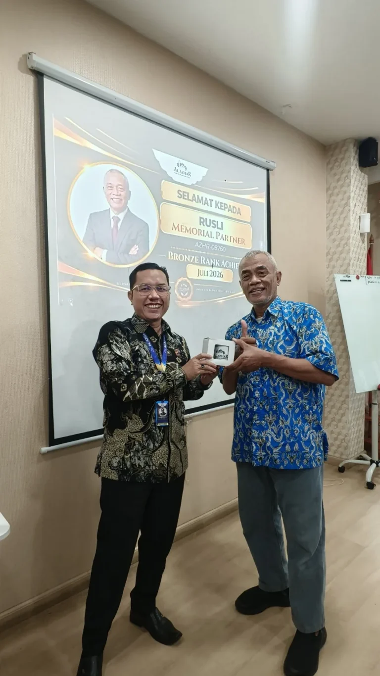 Pemberian reward New Bronze kepada Memorial Partner Rusli