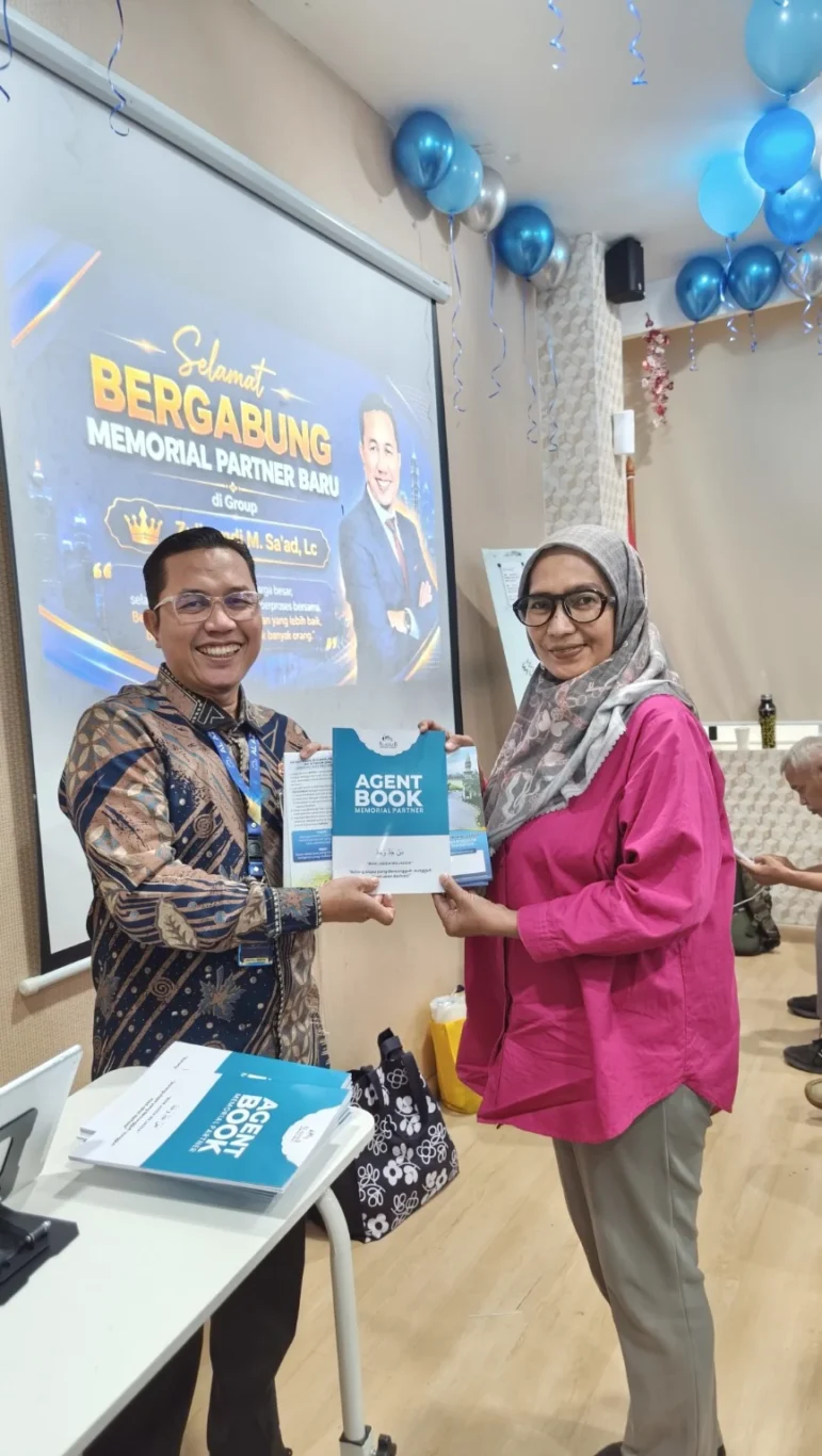Memorial Partner menerima Agent Book pada sesi siang FGD 7 Oktober 2026, dokumentasi ketiga